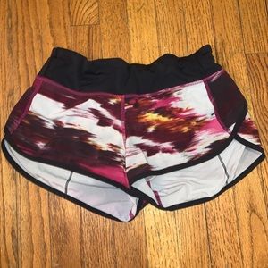 LuluLemon Hottie Hot Limited edition Shorts Sz 6!